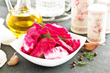 lahana turşusu pancar ile. Ukrayna yemeği.