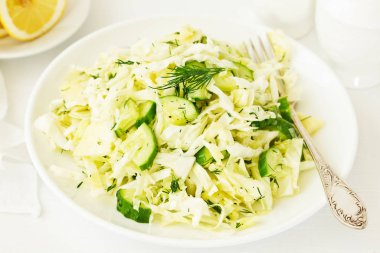 Diyet salata lahana üzerinden.