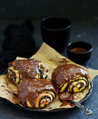 Çikolatalı Brioche, çikolatalı ve haşhaşlı, çikolatalı ekmek, çikolata parçalı rulo,