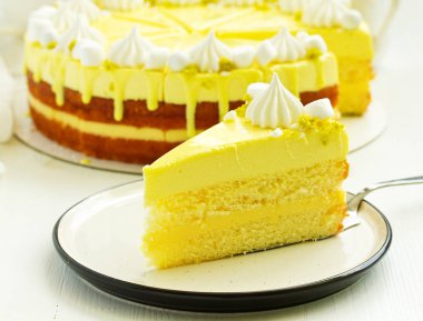 Limonlu kek parçası. Seçici odak.