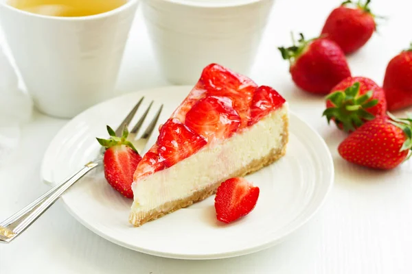Κλασικό Cheesecake Φρέσκες Φράουλες Επιλεκτική Εστίαση — Φωτογραφία Αρχείου