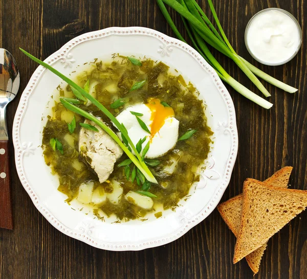 Sorrel Sup Dengan Ayam Dan Telur Rebus — Stok Foto