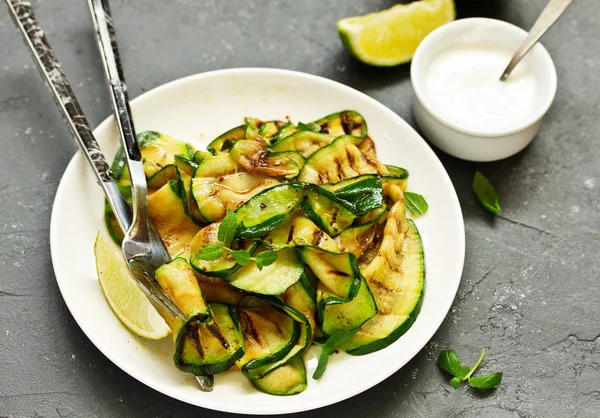 Grilled Zucchini Sauce Pitta View Selective Focus — Stock Photo, Image