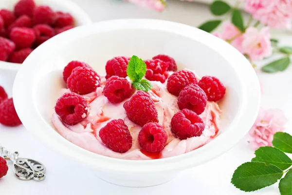 Mousse Cuajada Cremosa Con Frambuesas Desayuno Saludable —  Fotos de Stock