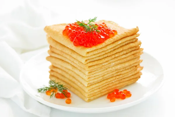 Ein Haufen Pfannkuchen Nach Russischer Art Mit Rotem Kaviar — Stockfoto