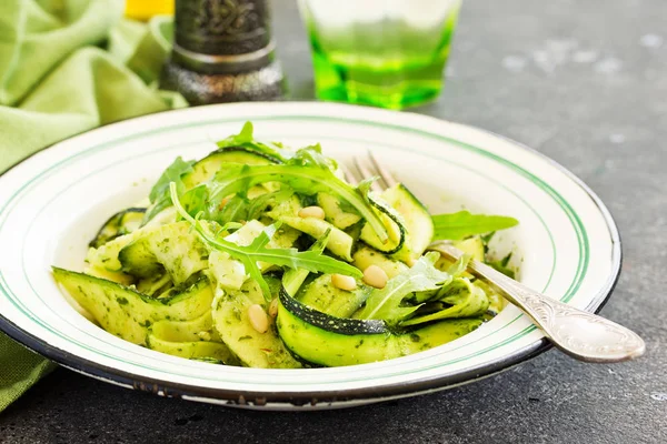 Ensalada Calabacín Con Pesto Rúcula — Foto de Stock