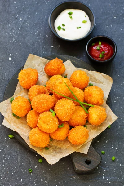 Palle Formaggio Con Salsa Pomodoro — Foto Stock