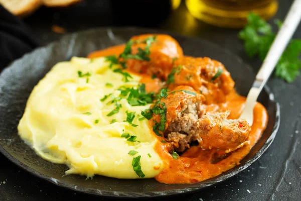 Frikadellen Cremiger Tomatensauce Mit Kartoffelpüree — Stockfoto