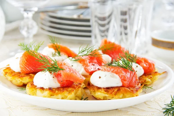 Appetizer Hash Browns Red Fish — Stock Photo, Image