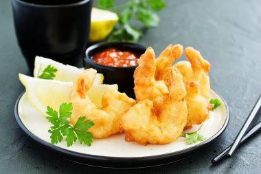 Baharatlı Tempura Jumbo Karidesler.