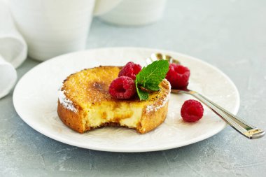 Zencefilli kremalı tart. Seçici odak