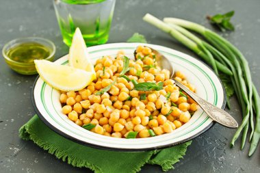 Nohut ve nane salatası..