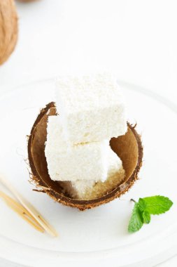 Ev yapımı tatlılık, hindistan cevizli güvercin sütü, mapshmellou.