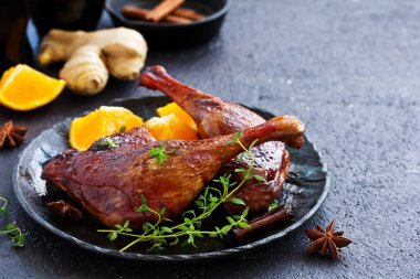 Fırında ördek bacak Çince.