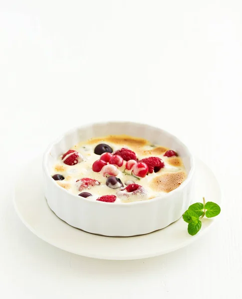 Zabaglione Mit Champagner Und Beeren Französisches Dessert — Stockfoto