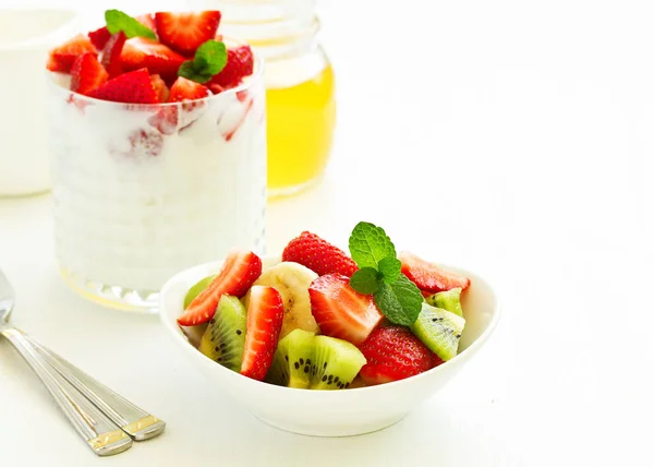 Insalata Estiva Con Fragole Kiwi Banana — Foto Stock