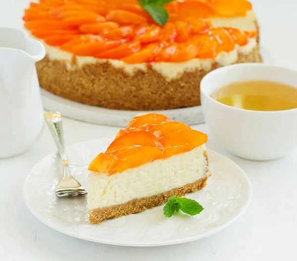 Tarta Queso Con Duraznos Enfoque Selectivo — Foto de Stock