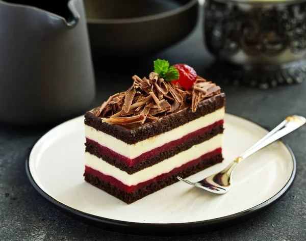 Pastel Chocolate Con Cerezas Del Bosque Negro — Foto de Stock