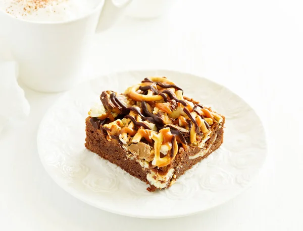 Brownie Chocolate Com Caramelo — Fotografia de Stock