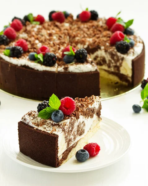 Torta Cioccolato Con Bacche Fresche — Foto Stock