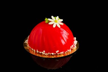 Lezzetli çok katmanlı çikolatalı mus keki..