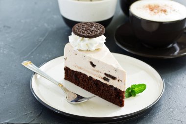 peynirli kek çikolatalı kurabiye ile.