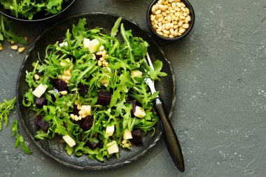 Roka, pancar ve peynir, taze salata.