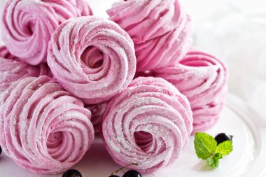 Tabakta ev yapımı elma şekerlemesi..