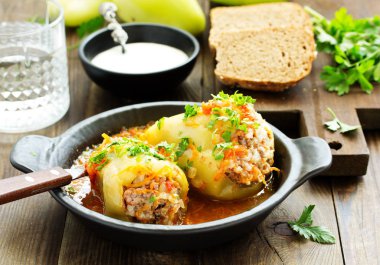 Pirinç ve et ile doldurulmuş biber.