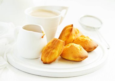 Karamelli Fransız kurabiyesi. seçici odak.