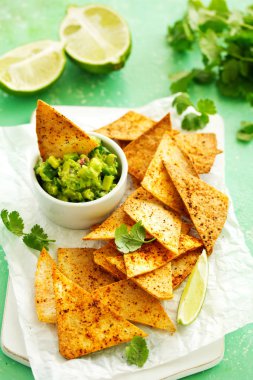 Meksika soslu mısır cipsi..