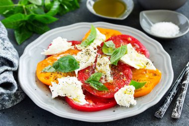 Çikolata ve fındıklı ev yapımı ekler. Hamur işi.