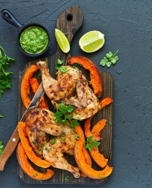 Fırında tavuk, sebze ve balkabağı..