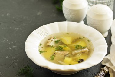 balık çorbası malzemeler ve yemek pişirmek için baharat.