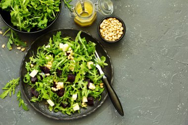 Roka, pancar ve peynir, taze salata.