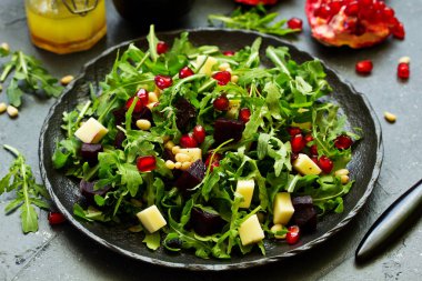 Roka, pancar ve peynir, taze salata.