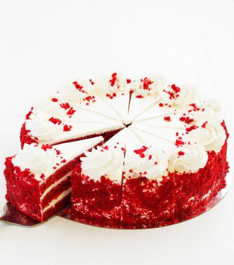 lezzetli kırmızı kadife kek bir plaka üzerinde bir parça.