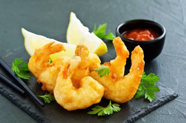 Baharatlı Tempura Jumbo Karidesler.