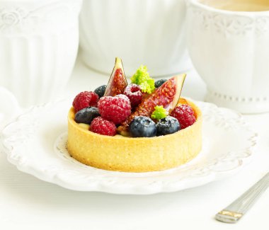 çilek ile kum tartı.