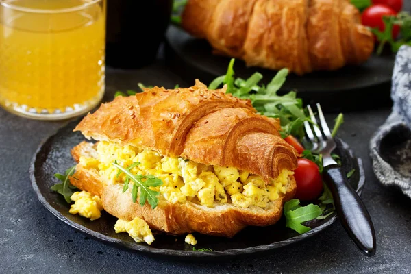 Breakfast Croissant Scrambled Eggs Salad — Stock Photo, Image