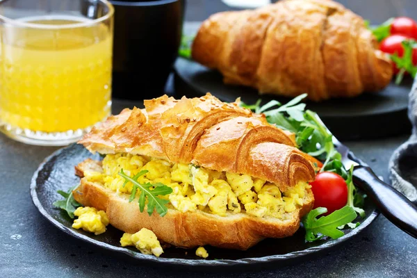 Breakfast Croissant Scrambled Eggs Salad — Stock Photo, Image