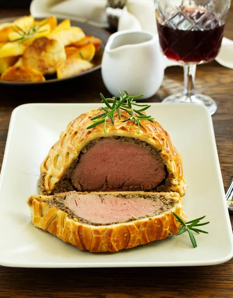 Homemade Christmas Beef Wellington Met Een Gebakjekorst — Stockfoto