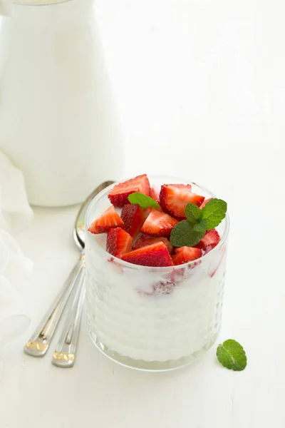 Yogurt Con Fragole Colazione Dietetica — Foto Stock