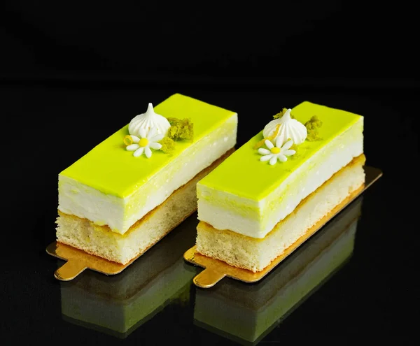 一块柠檬蛋糕 选择性对焦 — 图库照片