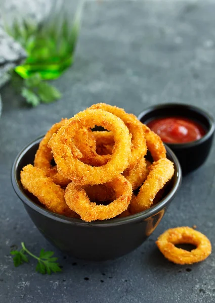 Anelli Cipolla Fritti Croccanti Fatti Casa Con Salsa Pomodoro — Foto Stock