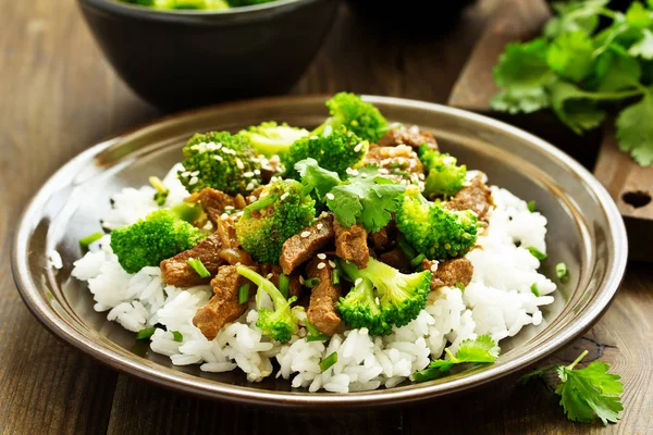 Rindfleisch Mit Brokkoli Und Reis Asiatische Küche — Stockfoto