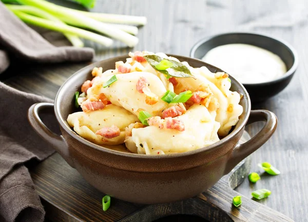 Dumplings Potatoes Onion Bacon Sauce Varenyky Vareniki Pierogi Pyrohy — Stock Photo, Image