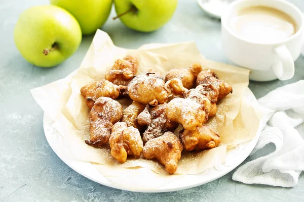 Donuts Com Maçãs Apple Fritters Foco Seletivo — Fotografia de Stock