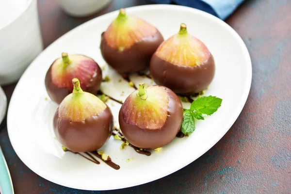 Dessert Fresh Figs Chocolate Pistachios — Stock Photo, Image