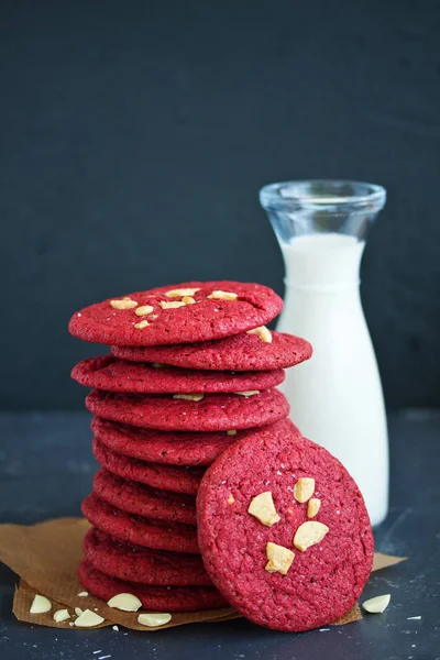 Bolachas Veludo Vermelho Com Chocolate Branco Cozinha Americana — Fotografia de Stock